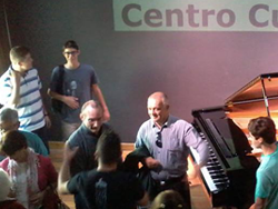 concerto piano entrevista pianista gilbert gambucci importancia arte radio transmineral sul minas gerais mg teatro centro cultural vagao 98 livraria Estacao Mercado do Livro Lambari mp3 Crescer com arte acao no bem projeto social